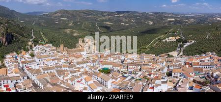 Città di Zuheros, Parco naturale della Sierra Subbética, provincia di Córdoba, Andalusia, Spagna. Foto Stock