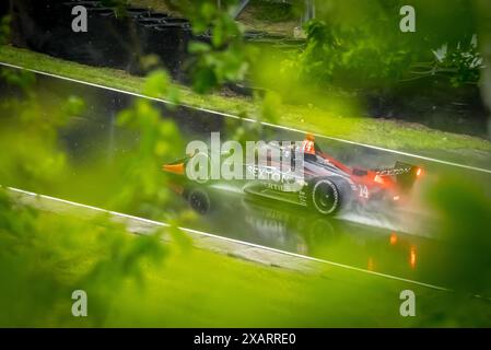 Elkhart Lake, Wisconsin, Stati Uniti. 8 giugno 2024. SANTINO FERRUCCI (14) di Woodbury, Connecticut passa attraverso la curva 12 (Canada Corner) durante una sessione di prove sul bagnato per il Gran Premio XPEL a Road America a Elkhart Lake, WISCONSIN. (Credit Image: © Walter G. Arce Sr./ASP via ZUMA Press Wire) SOLO PER USO EDITORIALE! Non per USO commerciale! Foto Stock