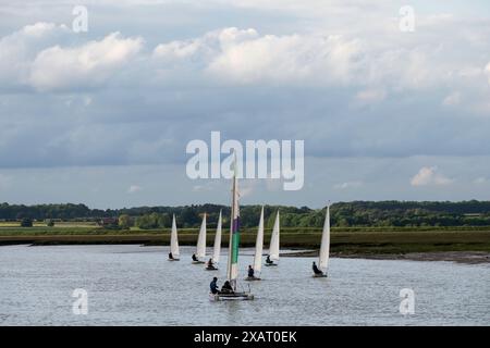 Felixstowe Ferry Sailing Club sul fiume Deben Foto Stock