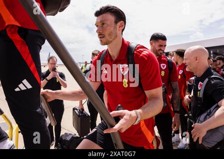 LAGOS, PORTOGALLO - 8 GIUGNO 2024: Kieffer Moore, il Galles, mentre la squadra del Galles si reca in Slovacchia in vista dell'imminente partita amichevole internazionale contro la Slovacchia allo Stadio di Anton Malatinský, Slovacchia, il 9 giugno. (Foto di John Smith/FAW) Foto Stock