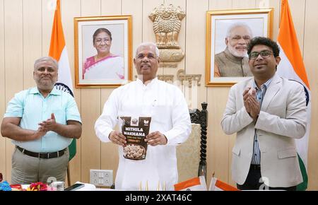 Patna, India. 8 giugno 2024. PATNA, INDIA - 8 GIUGNO: Il governatore del Bihar Rajendra Vishwanath Arlekar lancia Makhana durante tre giorni di conferenza naziona a Bihar Krishi Vishwavidyalya sotto Bhola Paswan Shastri Krishi Vishwavidyalya Purnea attraverso videoconferenze a Raj Bhawan l'8 giugno 2024 a Patna, India. (Foto di Santosh Kumar/Hindustan Times/Sipa USA ) credito: SIPA USA/Alamy Live News Foto Stock