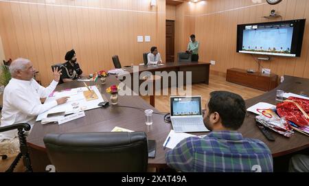 Patna, India. 8 giugno 2024. PATNA, INDIA - 8 GIUGNO: Il governatore del Bihar Rajendra Vishwanath Arlekar inaugura una conferenza nazionale di tre giorni al Bihar Krishi Vishwavidyalya sotto Bhola Paswan Shastri Krishi Vishwavidyalya Purnea attraverso videoconferenze a Raj Bhawan l'8 giugno 2024 a Patna, India. (Foto di Santosh Kumar/Hindustan Times/Sipa USA ) credito: SIPA USA/Alamy Live News Foto Stock