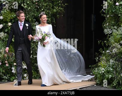 Chester, Inghilterra. REGNO UNITO. 7 giugno 2024. Hugh Grosvenor, duca di Westminster e la sua sposa Olivia Grosvenor, duchessa di Westminster lasciano Chester Cathedra Foto Stock