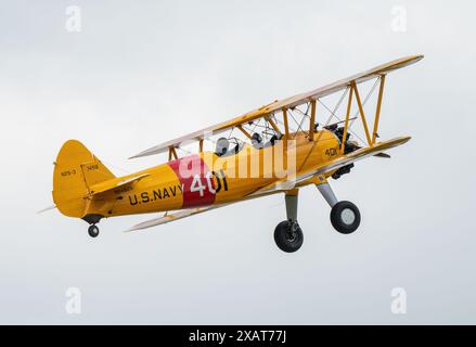 Boeing Stearman biplano nel cielo Foto Stock