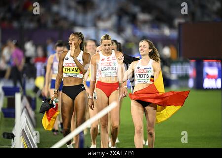 Roma, Italia. 8 giugno 2024. Il belga Nafissatou Nafi Thiam, la polacca Paulina Ligarska e il belga Noor Vidts nella foto dopo gli ultimi 800 m di corsa nella seconda giornata della gara di eptathlon femminile ai Campionati europei di atletica leggera a Roma, Italia, sabato 08 giugno 2024. I Campionati europei di atletica leggera si svolgono dal 7 al 12 giugno. BELGA PHOTO JASPER JACOBS credito: Belga News Agency/Alamy Live News Foto Stock