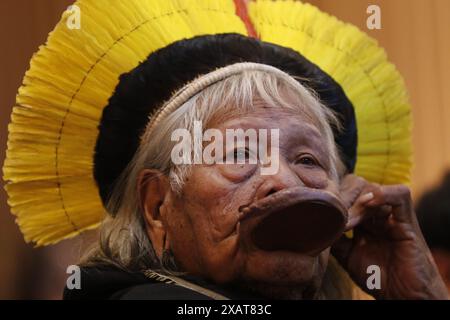 Cacique Raoni Metuktire, capo indigeno del gruppo etnico Kayapo, ritratto alla settimana dell'ambiente - Rio de Janeiro, Brasile 06.06.2024 Foto Stock