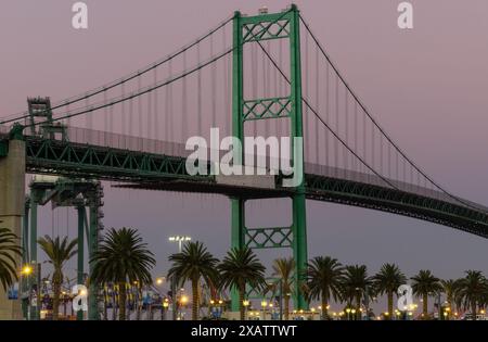 Vincent Thomas Bridge che collega il porto di Los Angeles e il porto di Long Beach nella contea di Los Angeles, California, mostrato nel 2016. Foto Stock