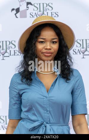 Los Angeles, Stati Uniti. 8 giugno 2024. Model Kia Hill partecipa a SIPS e Saddles-A Celebration of National Rose Day, un evento di polo presso Will Rogers SHP, Los Angeles, CA, 8 giugno 2024 Credit: Eugene Powers/Alamy Live News Foto Stock