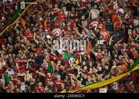 Caxias do sul, Brasile. 8 giugno 2024. Tifosi dell'Internacional, durante la partita tra Internacional e Delfin (ECU) per il quinto round del girone C della Copa Sudamericana 2024, allo stadio Alfredo Jaconi, a Caxias do sul, Brasile, l'8 giugno. Foto: Max Peixoto/DiaEsportivo/Alamy Live News crediti: DiaEsportivo/Alamy Live News Foto Stock