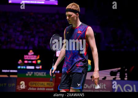 Giacarta, Indonesia. 8 giugno 2024. Anders ANTONSEN della Danimarca in azione durante il match singolo del quinto giorno del Kapal API Indonesia Open contro Kunlavut VITIDSARN della Thailandia all'Istora Gelora Bung Karno l'8 giugno 2024 a Giacarta, Indonesia Credit: IOIO IMAGES/Alamy Live News Foto Stock