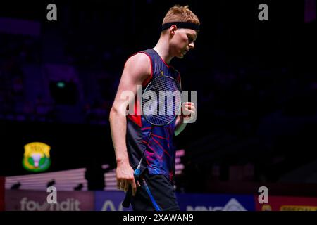 Giacarta, Indonesia. 8 giugno 2024. Anders ANTONSEN della Danimarca in azione durante il match singolo del quinto giorno del Kapal API Indonesia Open contro Kunlavut VITIDSARN della Thailandia all'Istora Gelora Bung Karno l'8 giugno 2024 a Giacarta, Indonesia Credit: IOIO IMAGES/Alamy Live News Foto Stock