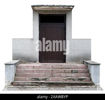 Vecchio portico in pietra distrutto e nuova porta in acciaio. Isolato su bianco Foto Stock