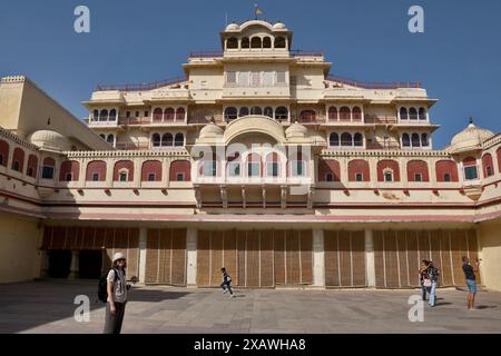 Jaipur, India: Palazzo cittadino. Il Palazzo della città di Jaipur è una residenza reale ed ex centro amministrativo dei governanti di Jaipur Foto Stock