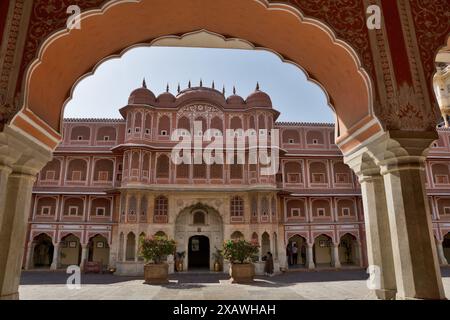 Jaipur, India: Palazzo cittadino. Il Palazzo della città di Jaipur è una residenza reale ed ex centro amministrativo dei governanti di Jaipur Foto Stock