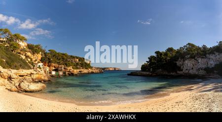 Una vista panoramica della pittoresca Cala Llombards nel sud-ovest di Maiorca Foto Stock