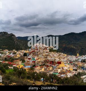 Una vista della città di Moulay Idris Zerhoun vicino a Meknes Foto Stock