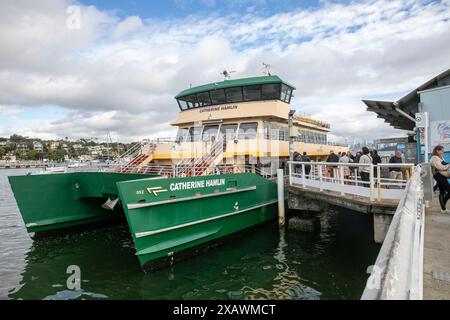 Traghetto di Sydney per Catherine Hamlin al molo dei traghetti di Watsons Bay nel porto di Sydney, NSW, Australia Foto Stock