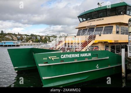 Molo dei traghetti di Watsons Bay, traghetto di Sydney Catherine Hamlin ormeggiato al molo dei traghetti di Watsons Bay sul porto di Sydney, NSW, Australia Foto Stock