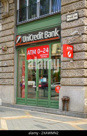 Elevazione del fronte della Banca Unicredit, Ferenciek Tere, Budapest, Ungheria Foto Stock