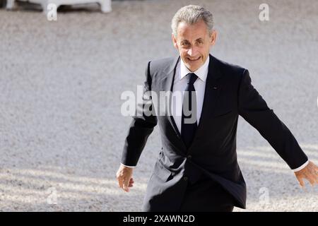 Parigi, Francia. 8 giugno 2024. Nicolas Sarkozy   il presidente francese Emmanuel Macron e sua moglie Brigitte Macron ospitano il presidente degli Stati Uniti Joe Biden e sua moglie Jill Biden per una cena di stato l'8 giugno 2024 al palazzo presidenziale Elysee di Parigi, in Francia. Crediti: Bernard Menigault/Alamy Live News Foto Stock