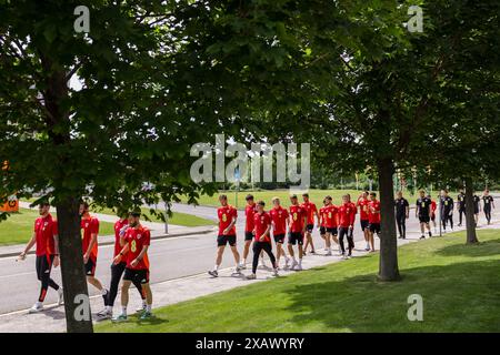 BRATISLAVA, Slovacchia. 9 giugno 2024. Squadra gallese durante una passeggiata della squadra prima dell'amichevole internazionale tra Slovacchia e Cymru allo Stadio di Anton Malatinský, Slovacchia, il 9 giugno. (PIC by John Smith/FAW) credito: Football Association of Wales/Alamy Live News Credit: Football Association of Wales/Alamy Live News Foto Stock