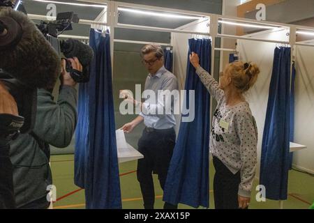 Il presidente dell'Alleanza liberale Alex Vanopslagh ha votato a presso la Scuola sulla Strandboulevard di Copenaghen, Danimarca, domenica 9 giugno 2024, durante le elezioni del Parlamento europeo. I seggi elettorali sono aperti dalle 09:00 alle 20:00. Copenhagen Skolen pa Strandboulevarden Danimarca Copyright: XKristianxTuxenxLadegaardxBergx 2E6A8571 Foto Stock