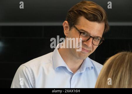 Il presidente dell'Alleanza liberale Alex Vanopslagh ha votato a presso la Scuola sulla Strandboulevard di Copenaghen, Danimarca, domenica 9 giugno 2024, durante le elezioni del Parlamento europeo. I seggi elettorali sono aperti dalle 09:00 alle 20:00. Copenhagen Skolen pa Strandboulevarden Danimarca Copyright: XKristianxTuxenxLadegaardxBergx 2E6A8482 Foto Stock