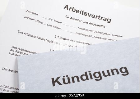 Kündigung von Arbeitsvertrag und Arbeitsplatz Ein Kündigungsschreiben von Arbeitsvertrag und Arbeitsplatz *** risoluzione del contratto di lavoro e W Foto Stock