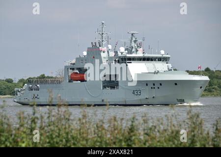 HMCS WILLIAM HALL (AOPV) 433 vascello di pattuglia offshore classe Harry DeWolf, della Royal Canadian Navy sul Tamigi, in visita a Londra, Regno Unito Foto Stock