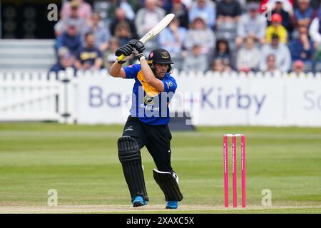 Bristol, Regno Unito. 9 giugno 2024. Harrison Ward del Sussex batté durante il Vitality Blast match T20 tra Gloucestershire e Sussex Sharks. Crediti: Robbie Stephenson/Alamy Live News Foto Stock