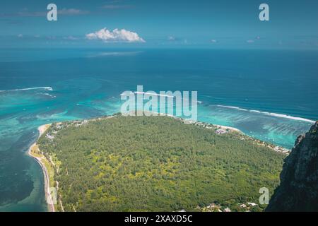 Vista sulla penisola di le Morne dal monte Mauritius Foto Stock