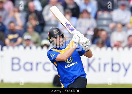 Bristol, Regno Unito, 9 giugno 2024. James Coles del Sussex ha battuto durante il Vitality Blast match T20 tra Gloucestershire e Sussex Sharks. Crediti: Robbie Stephenson/Gloucestershire Cricket/Alamy Live News Foto Stock