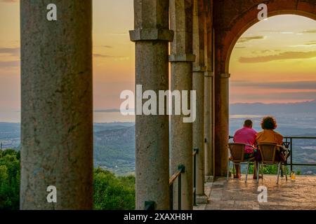 Tramonto al Santuario di nostra Signora di cura. Algaida. Maiorca. Isole Baleari. Spagna. Foto Stock