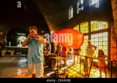 Produzione di vetro artigianale presso la fabbrica Guardiola (Gordiola). Algaida. Maiorca. Isole Baleari. Spagna. Foto Stock