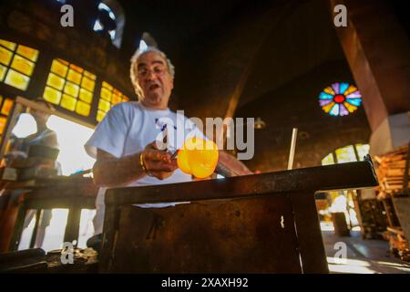 Produzione di vetro artigianale presso la fabbrica Guardiola (Gordiola). Algaida. Maiorca. Isole Baleari. Spagna. Foto Stock