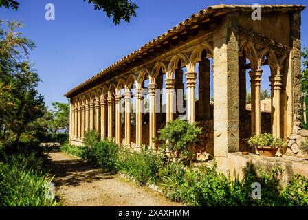 Monastero di Miramar, archi gotici del XIII secolo dell'ex convento di Santa Margalida a Palma, Valldemossa, Sierra de Tramuntana, Maiorca, Spagna. Foto Stock