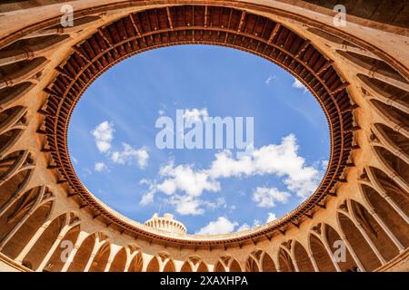 Cortile circolare, Castello Bellver, XIV secolo, Palma di Maiorca, Maiorca, Spagna Foto Stock