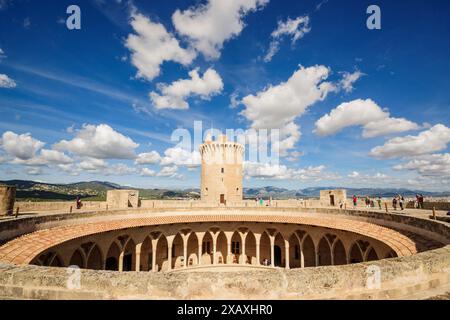 Cortile circolare, Castello Bellver, XIV secolo, Palma di Maiorca, Maiorca, Spagna Foto Stock