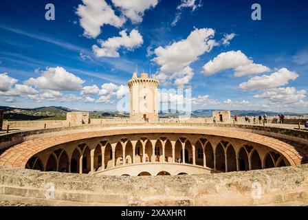 Cortile circolare, Castello Bellver, XIV secolo, Palma di Maiorca, Maiorca, Spagna Foto Stock