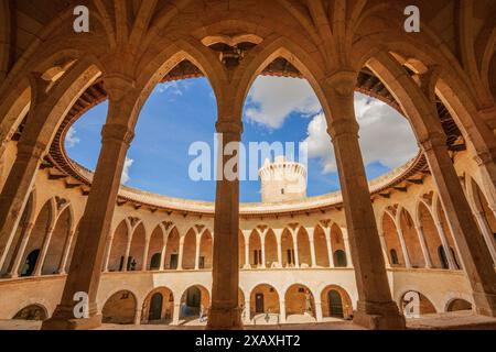 Cortile circolare, Castello Bellver, XIV secolo, Palma di Maiorca, Maiorca, Spagna Foto Stock