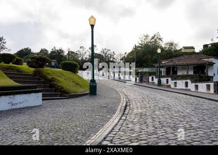 Furnas, Azzorre - 01.03.2019: Vista panoramica sulle sorgenti termali (Caldeiras das Furnas) nel villaggio di Furnas, isola di Sao Miguel, Azzorre, Portogallo Foto Stock