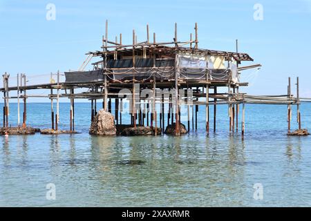 Vasto Marina - Trabocco Cungarelle dalla spiaggia Foto Stock