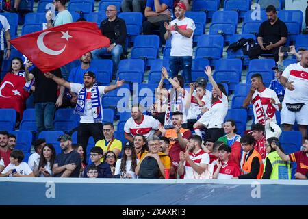 Bologna, Italia. 4 giugno 2024. Tifosi del Turkiye durante l'amichevole internazionale tra Italia e Turkiye allo Stadio Renato Dall'Ara il 4 giugno 2024 a Bologna, Italia Credit: Giuseppe Maffia/Alamy Live News Foto Stock