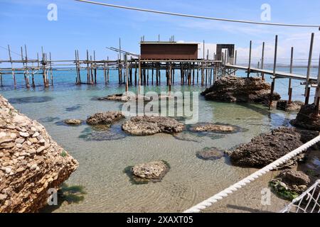 Vasto Marina - Trabocco di trave sui resti del porto romano Foto Stock