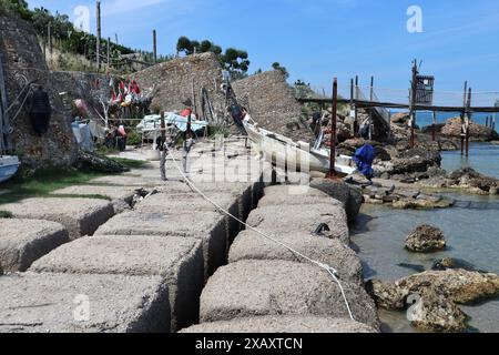 Vasto Marina - Pontile di accesso al Trabocco Cungarelle dalla spiaggia Foto Stock