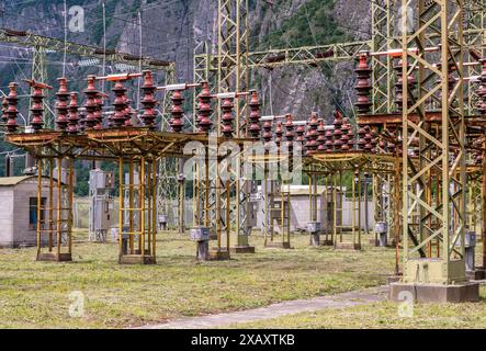 Esterno della centrale idroelettrica di Mezzocorona, provincia di Trento, Trentino alto Adige, Italia settentrionale, Europa Foto Stock