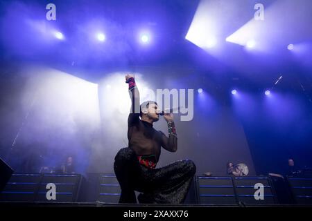 Palencia, Spagna. 8 giugno 2024. Il cantante spagnolo Rodrigo Cuevas si esibisce durante un concerto al Palencia Sonora Music Festival l'8 giugno 2024. (Foto di COOLMedia/NurPhoto) credito: NurPhoto SRL/Alamy Live News Foto Stock