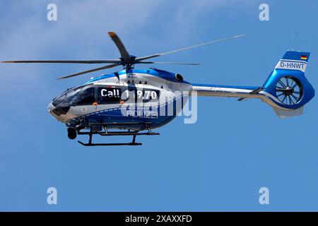 Einsatzhubschrauber der Polizei Nordrhein-Westfalen. D-HNWT AIRBUS Helicopters BK117 D2 / H145 / EC145 T2 c/n: 20107 Baujahr: 2016 *** elicottero di polizia della Renania settentrionale-Vestfalia D HNWT AIRBUS Helicopters BK117 D2 H145 EC145 T2 c n 20107 anno di costruzione 2016 Foto Stock