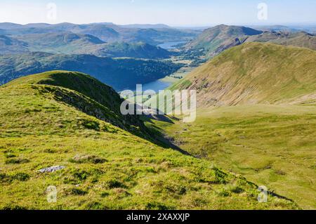 Vista da Caudale Moor verso Hartsop Dodd e Brithers Water a Patterdale nel Lake District inglese nel Regno Unito Foto Stock
