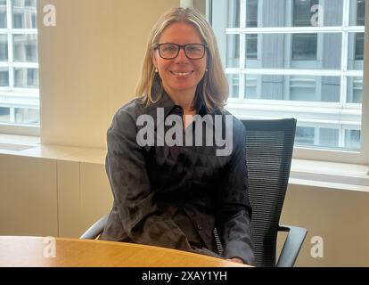 Washington, DC, USA. 6 giugno 2024. Anna Bjerde, Managing Director for Operations della Banca Mondiale, siede nel suo ufficio. Crediti: Julia Naue/dpa/Alamy Live News Foto Stock